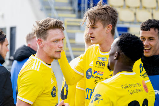 Falkenbergs Robin Hofsö jublar