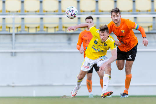 Falkenbergs Robin Hofsö och Torns Niklas Nilsson