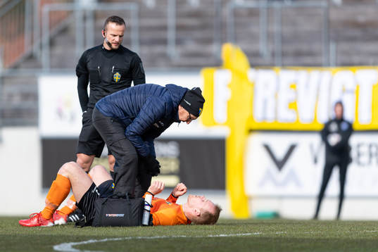 Torns Adam Olofsson har ont