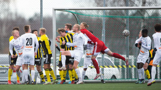 IFK Hässleholms Carl Lundahl Persson vid en hörna i