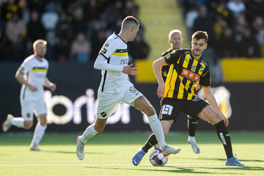s Mikael Lustig och Häckens Alexander Jeremejeff