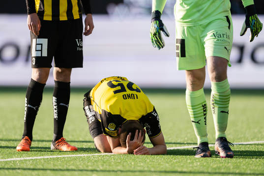 Häckens Kristoffer Lund Hansen  har ont
