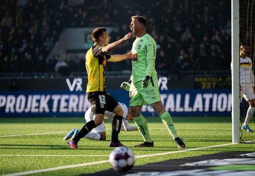 Häckens Kristoffer Lund Hansen och målvakt Peter