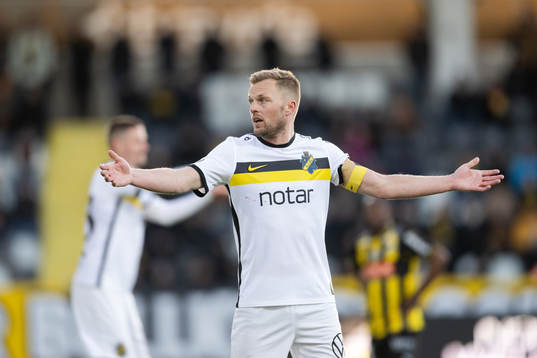 s Sebastian Larsson reagerar