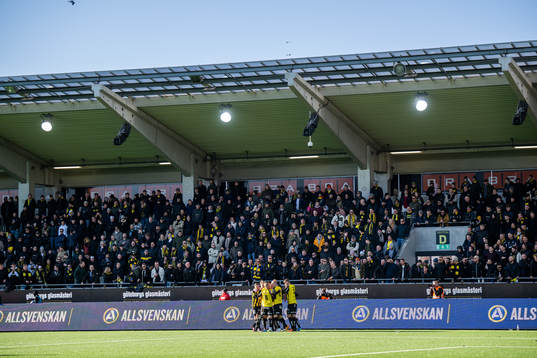 Häckens spelare jublar