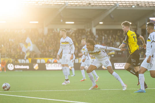 s Jesper Ceesay och Häckens Samuel Gustafson