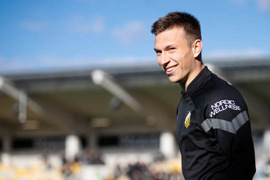 Häckens Kristoffer Lund Hansen innan  fotbollsmatchen i