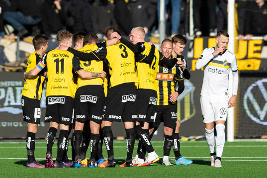 Häckens spelare jublar