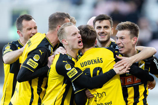 Häckens Gustav Berggren och Oscar Uddenäs jublar