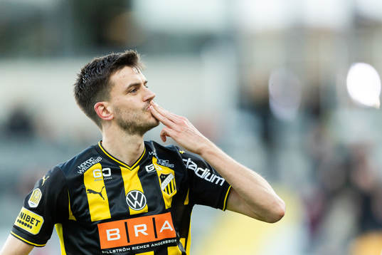 Häckens Alexander Jeremejeff jublar