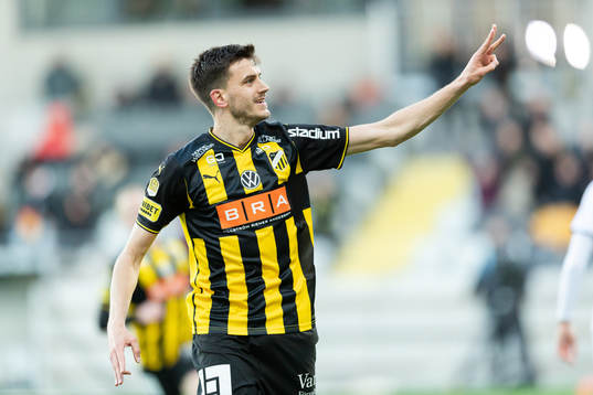 Häckens Alexander Jeremejeff jublar