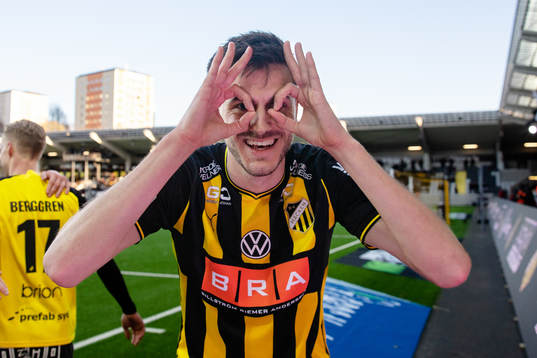 Häckens Alexander Jeremejeff  jublar