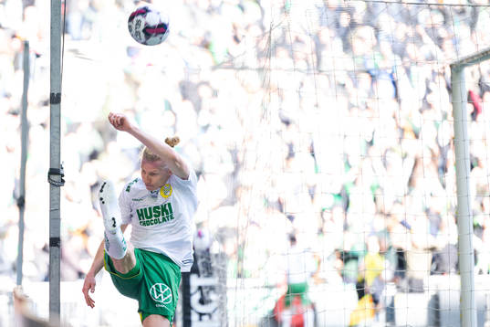 Hammarbys Gustav Ludwigson jublar