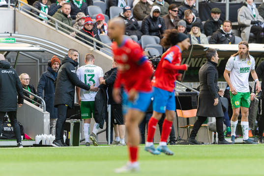Hammarbys Mads Fenger Nielsen lämnar planen