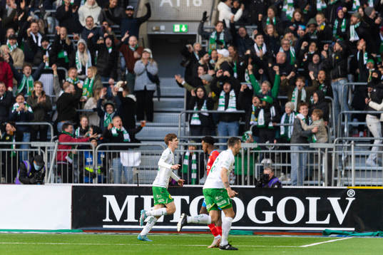 Hammarbys Williot Swedberg jublar