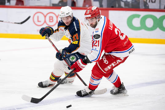 Djurgårdens Filip Cederqvist och Timrås Joey LaLeggia