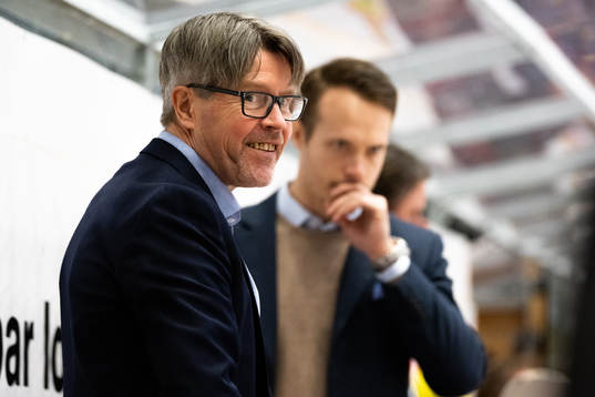 Timrås tränare Anders Karlsson jublar