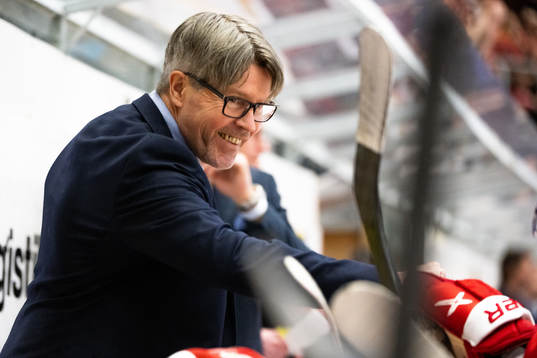 Timrås tränare Anders Karlsson jublar