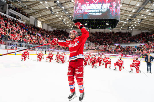 Timrås Jeremy Boyce-Rotevall jublar