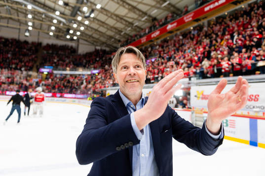 Timrås tränare Anders Karlsson jublar