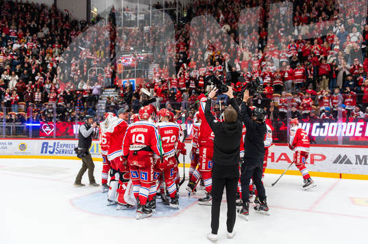 Timrås spelare jublar