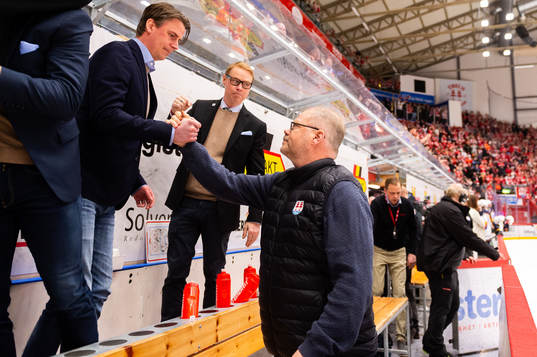 Timrås Andreas Molinder och sportchefen Kent Norberg