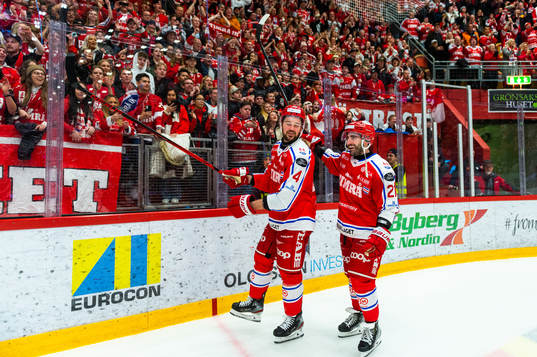 Timrås Tim Erixon och Joey LaLeggia jublar