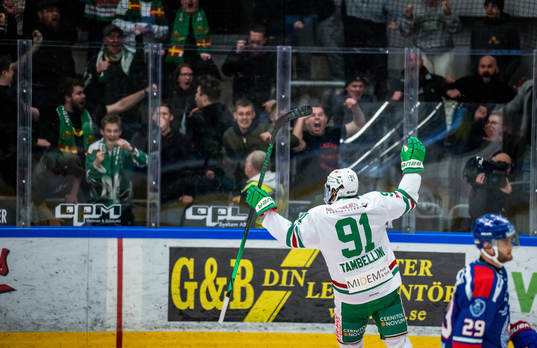 Rögles Adam Tambellini jublar