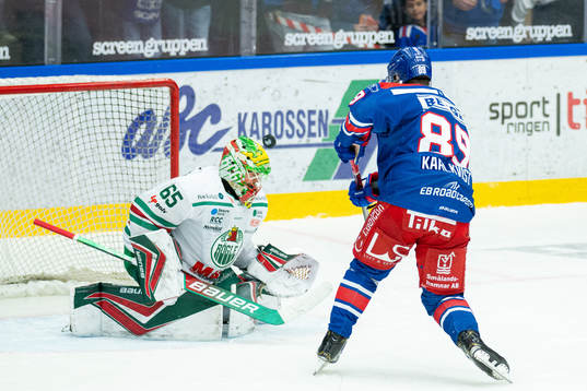 Rögles målvakt Christoffer Rifalk räddar straff från
