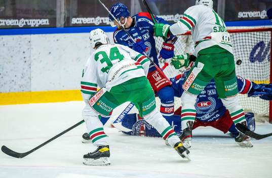 Här gör Rögles Adam Edström målet som först