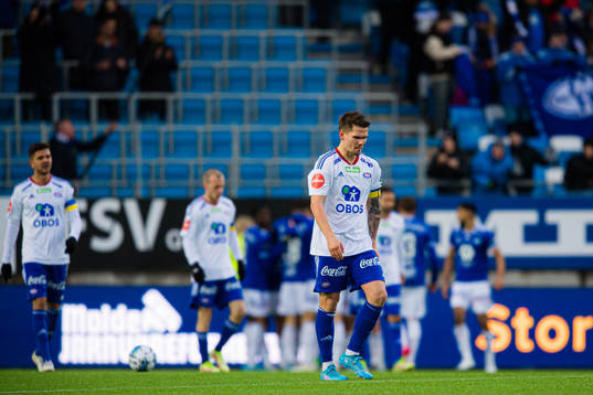 Vidar Örn Kjartansson of Vålerenga looks dejected