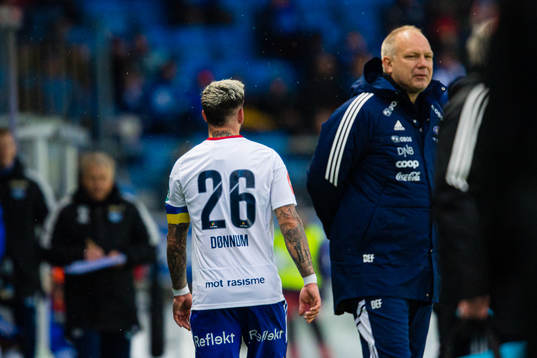 Aron Leonard Dønnum of Vålerenga walks off the pitch
