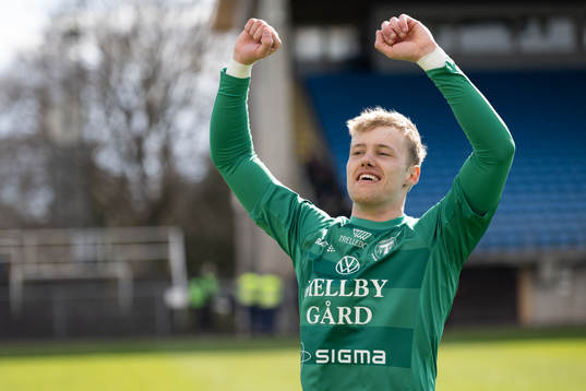 Trelleborgs målvakt Kasper Thiesson Kristensen jublar