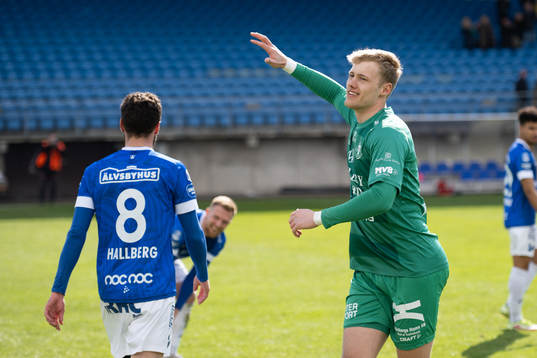 Trelleborgs målvakt Kasper Thiesson Kristensen jublar