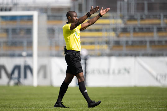 Domare Fredrik Oppong