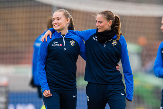 Selma Rostad Elverum and Smilla Vallotto of Stabæk