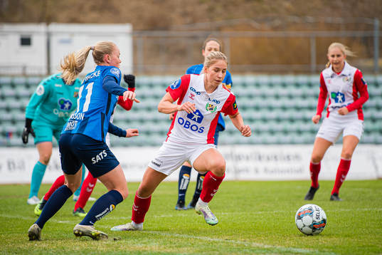 Zara Katarina Jönsson of Stabæk and Maria Fink of Lyn