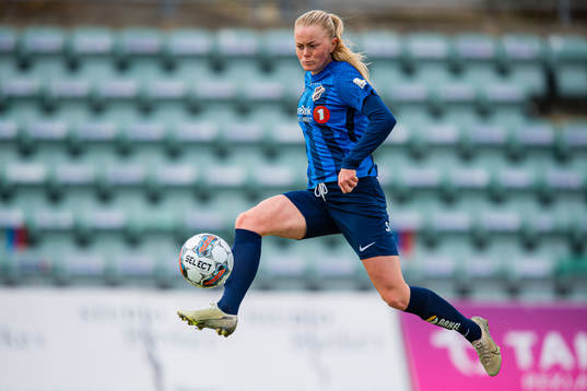 Zara Katarina Jönsson of Stabæk misses a chance to score