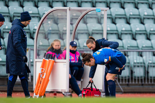 Melissa Linn Berman Bjånesøy of Stabæk leaves the pitch