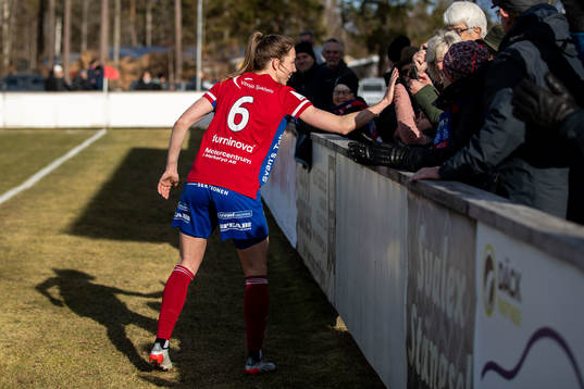 Vittsjös Clara Markstedt jublar med publiken