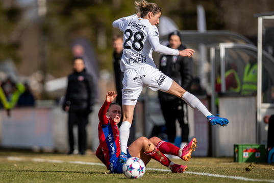 Vittsjös Kayla Adamek och Rosengårds Bianca Schmidt