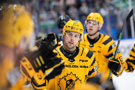 Skellefteås Joakim Lindström jublar