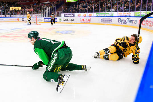 Färjestads Victor Ejdsell och Skellefteås Jonathan Pudas