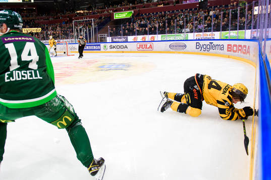 Färjestads Victor Ejdsell och Skellefteås Jonathan Pudas