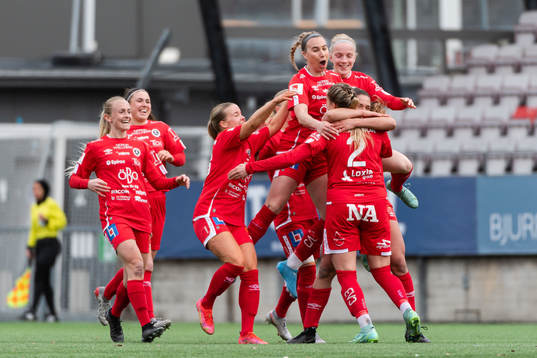 Örebros spelare jublar