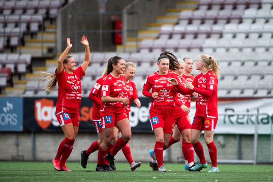 Örebros spelare jublar