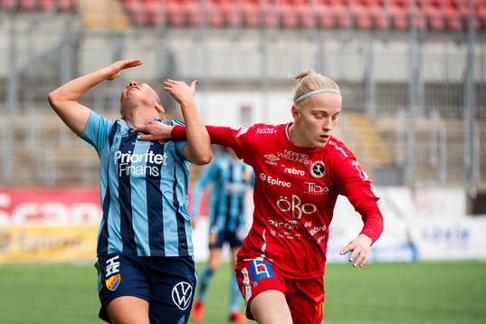 Djurgårdens Tove Almqvist och Örebros Anna Sandberg
