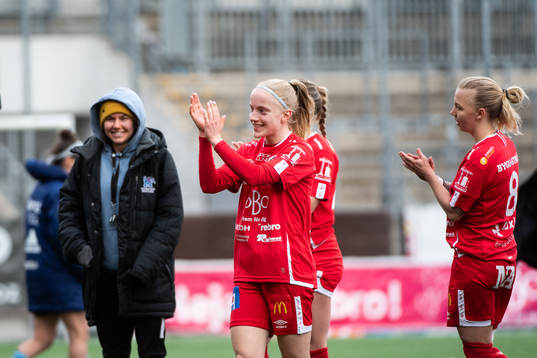 Örebros Anna Sandberg tackar supportar