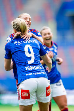 Rikke Bogetveit Nygard of Vålerenga celebrates the 1-0 goal