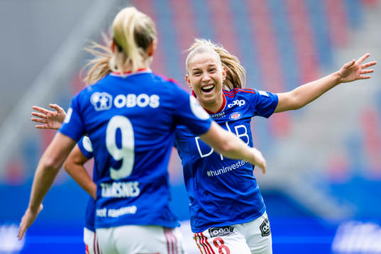 Bläddra bland fler bilder av Football, Toppserien, Vålerenga - Røa